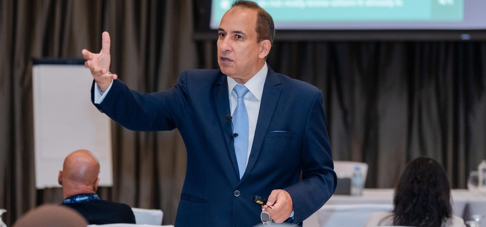 ورشة عمل ضمن مؤتمر، دبي: قراءة نتائج الاستطلاع المباشر