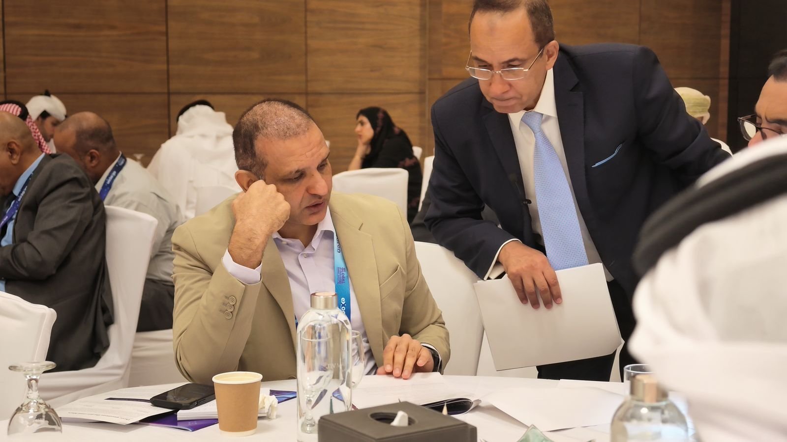 Mostafa Azzam coaching a delegate one to one at the table