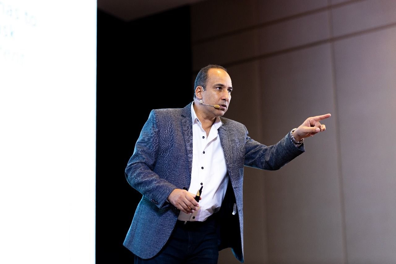 Mostafa Azzam on stage, pointing to the audience