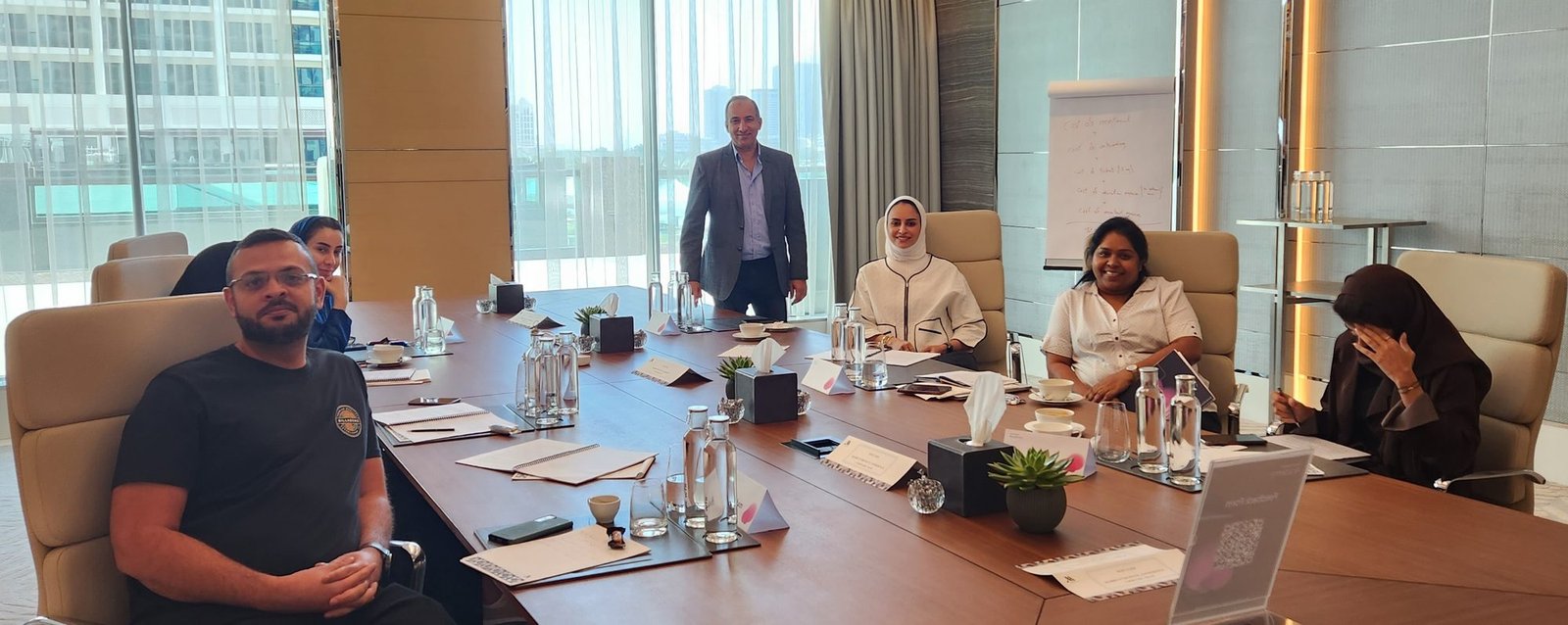 أثناء ورشة العمل: جلسة في قاعة اجتماعات، نوفمبر 2023