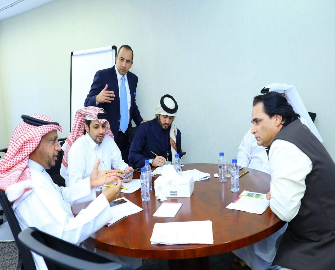 أثناء ورشة العمل: عمل جماعي على الطاولة