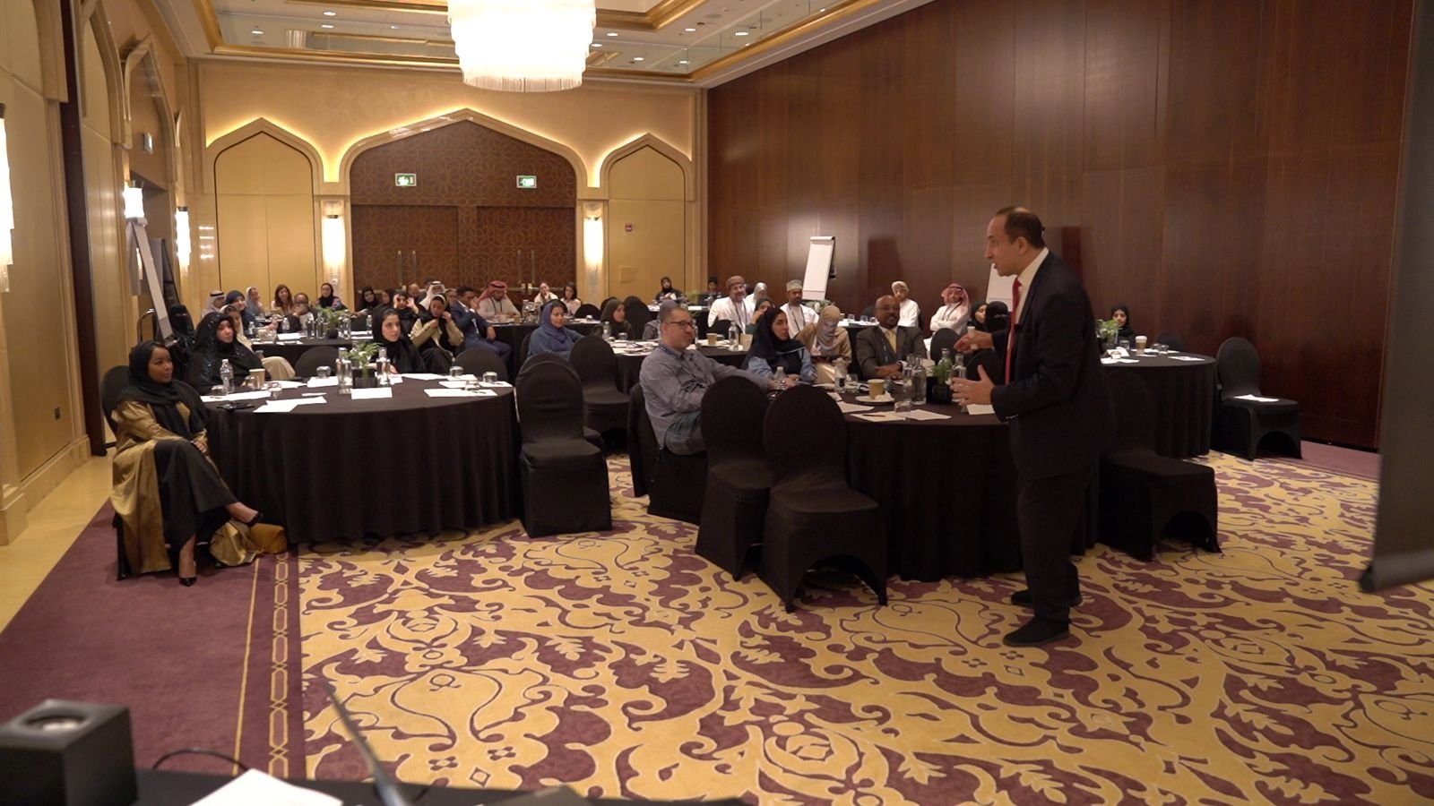 A full workshop room during a TALENT program