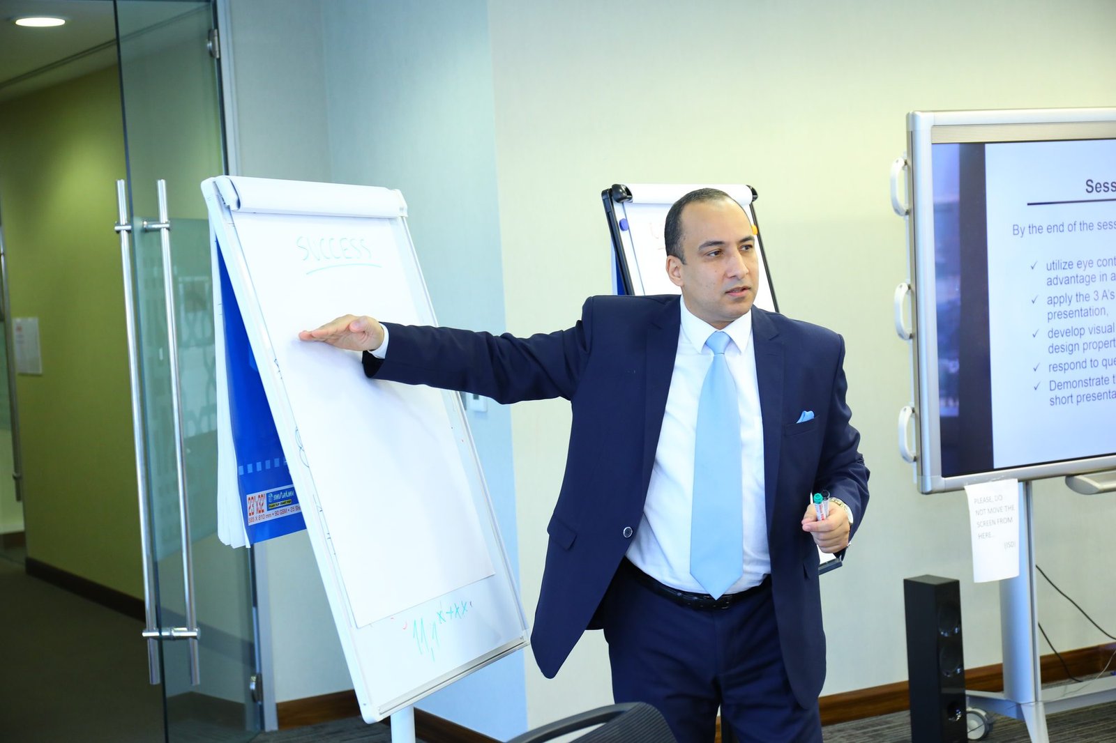 Workshop in session: Mapping ideas on the flipchart